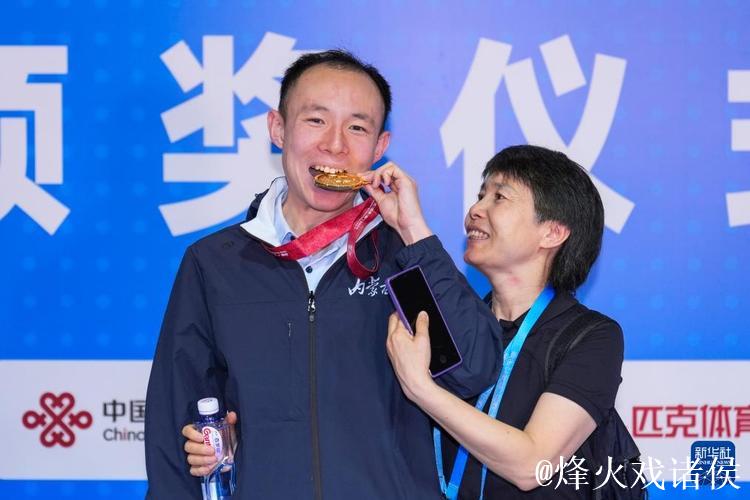 孙宇亮:自信闪耀特奥游泳赛场的少年 孙宇亮:自信闪耀特奥游泳赛场的少年