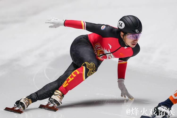 中国队成功闯入短道速滑世巡赛男子5000米接力半决赛